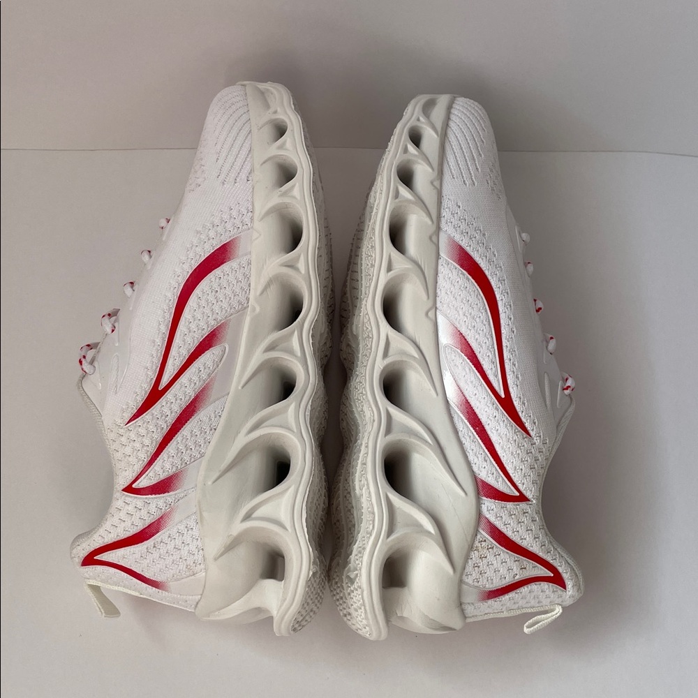 NWOT White & Red Athletic Sneakers. Size 8. - Picture 4 of 5
